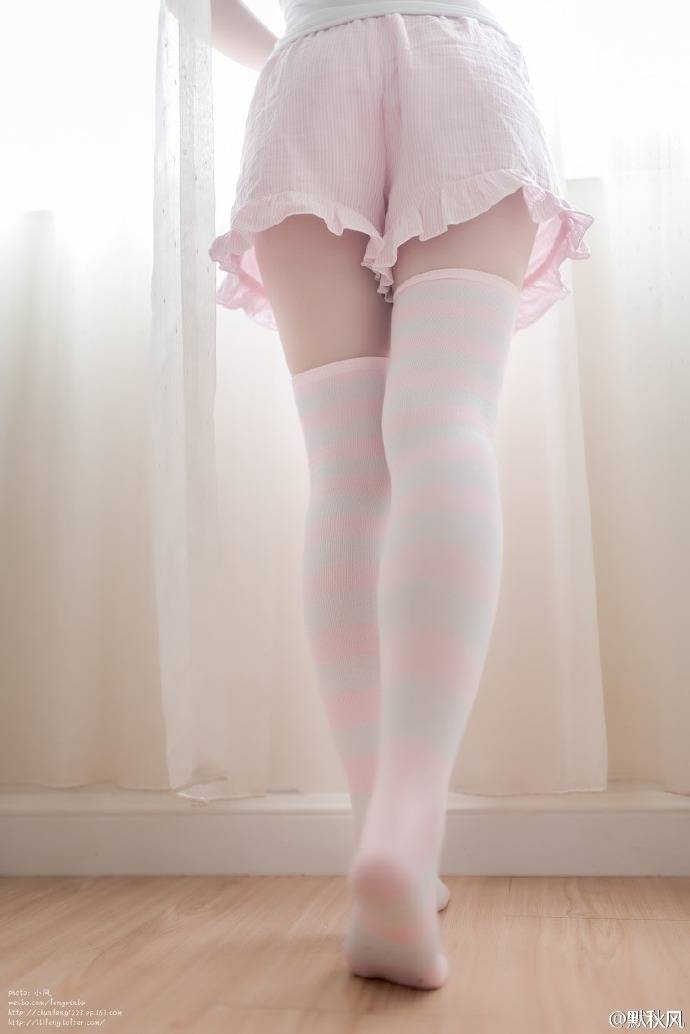 长筒袜的萌妹子