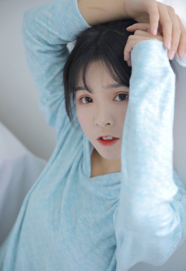 床上美女尤物性感细白长直腿美女图片