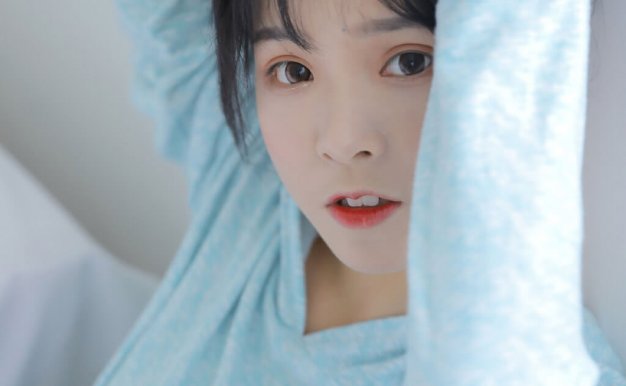 床上美女尤物性感细白长直腿美女图片