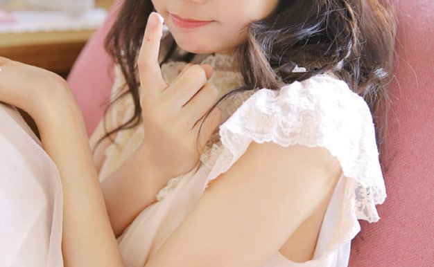 俏皮可爱美少女蕾丝裙诱人美图
