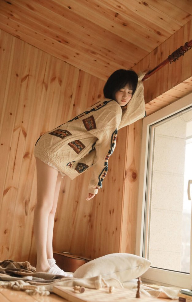 日系短发美女长腿翘臀诱人美图