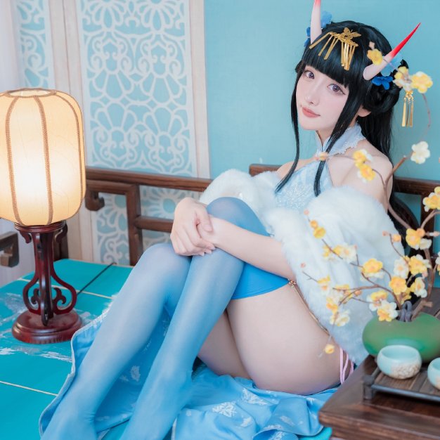 蓝色旗袍的能代 貅